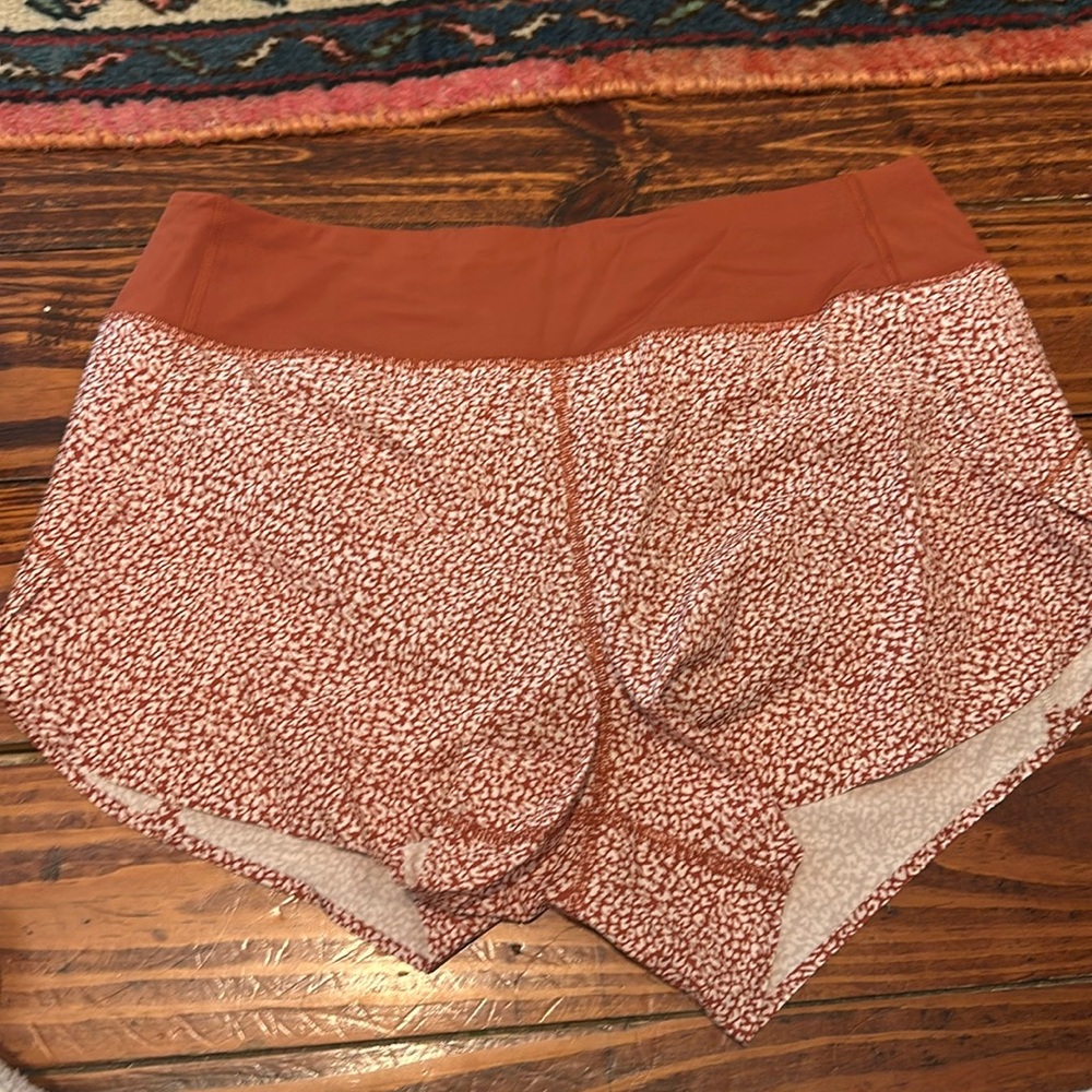 Athleta 3.5” Leopard Printed Shorts